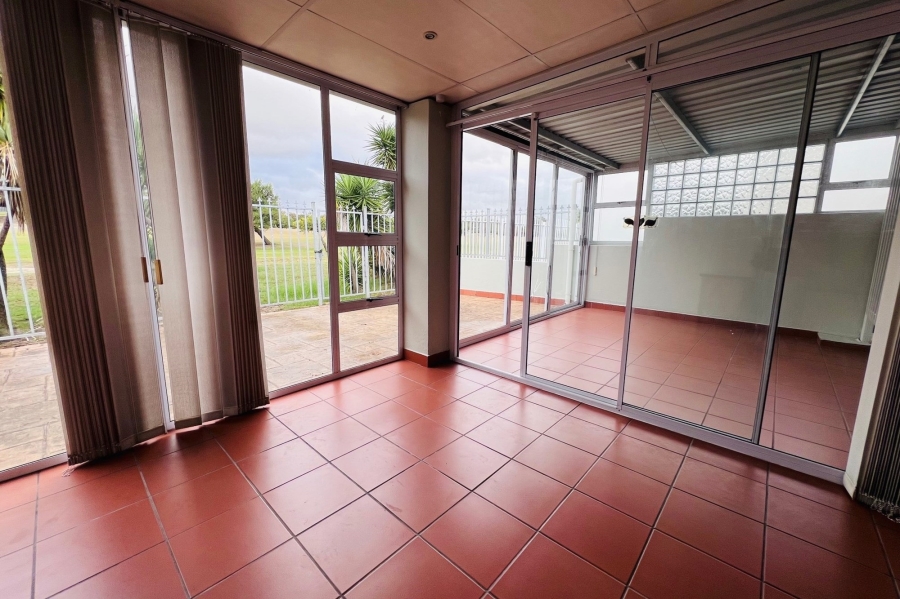 To Let 4 Bedroom Property for Rent in Parow Golf Course Western Cape
